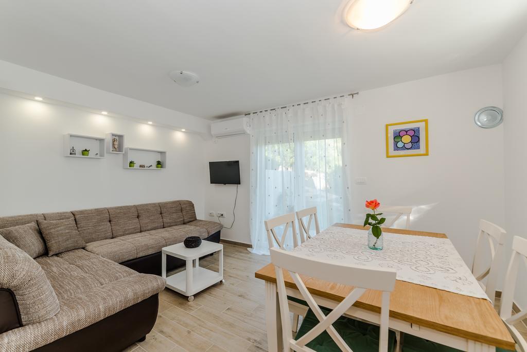Apartment Robinson Podvrsje Bagian luar foto
