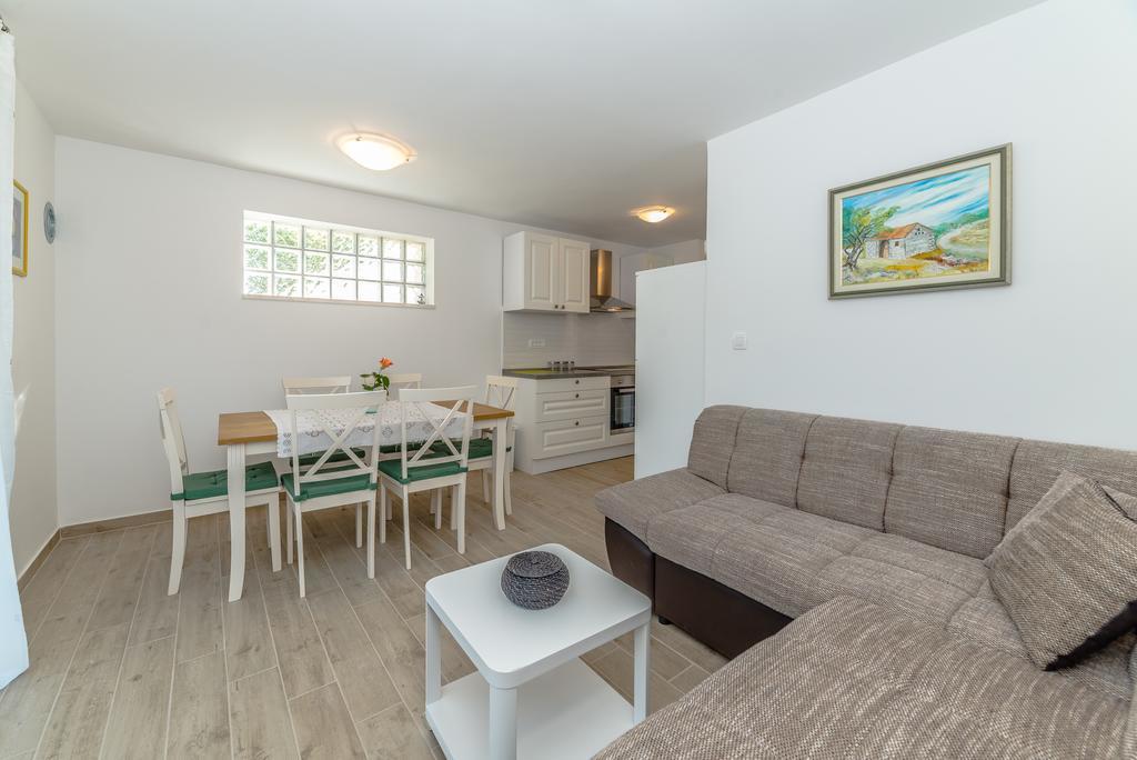 Apartment Robinson Podvrsje Bagian luar foto